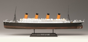1:700 RMS TITANIC W/LEDS